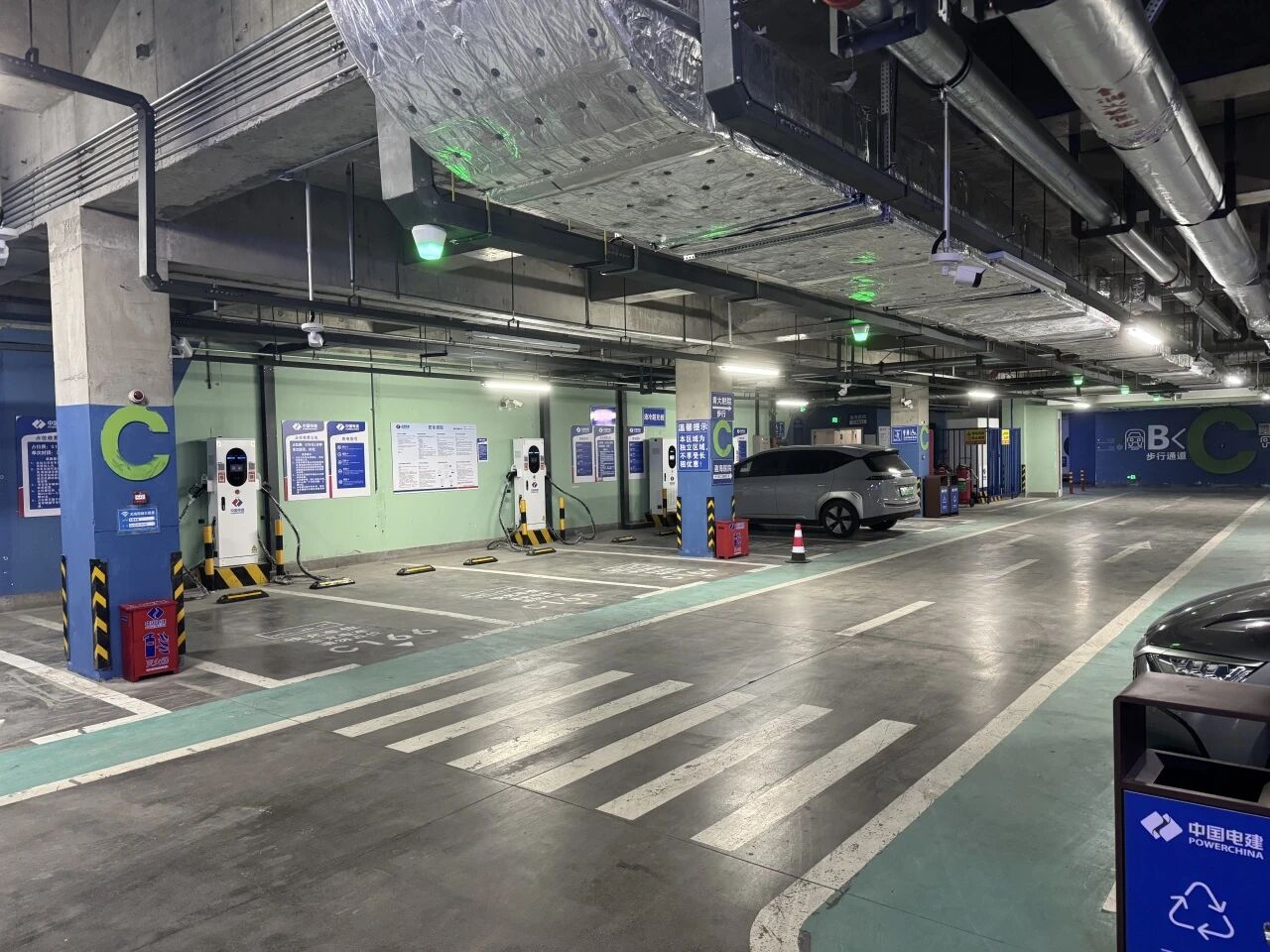 便民服務(wù)再升級(jí)！金家?guī)X立交地下停車場(chǎng)充電站正式開業(yè)，打造智慧出行新節(jié)點(diǎn)